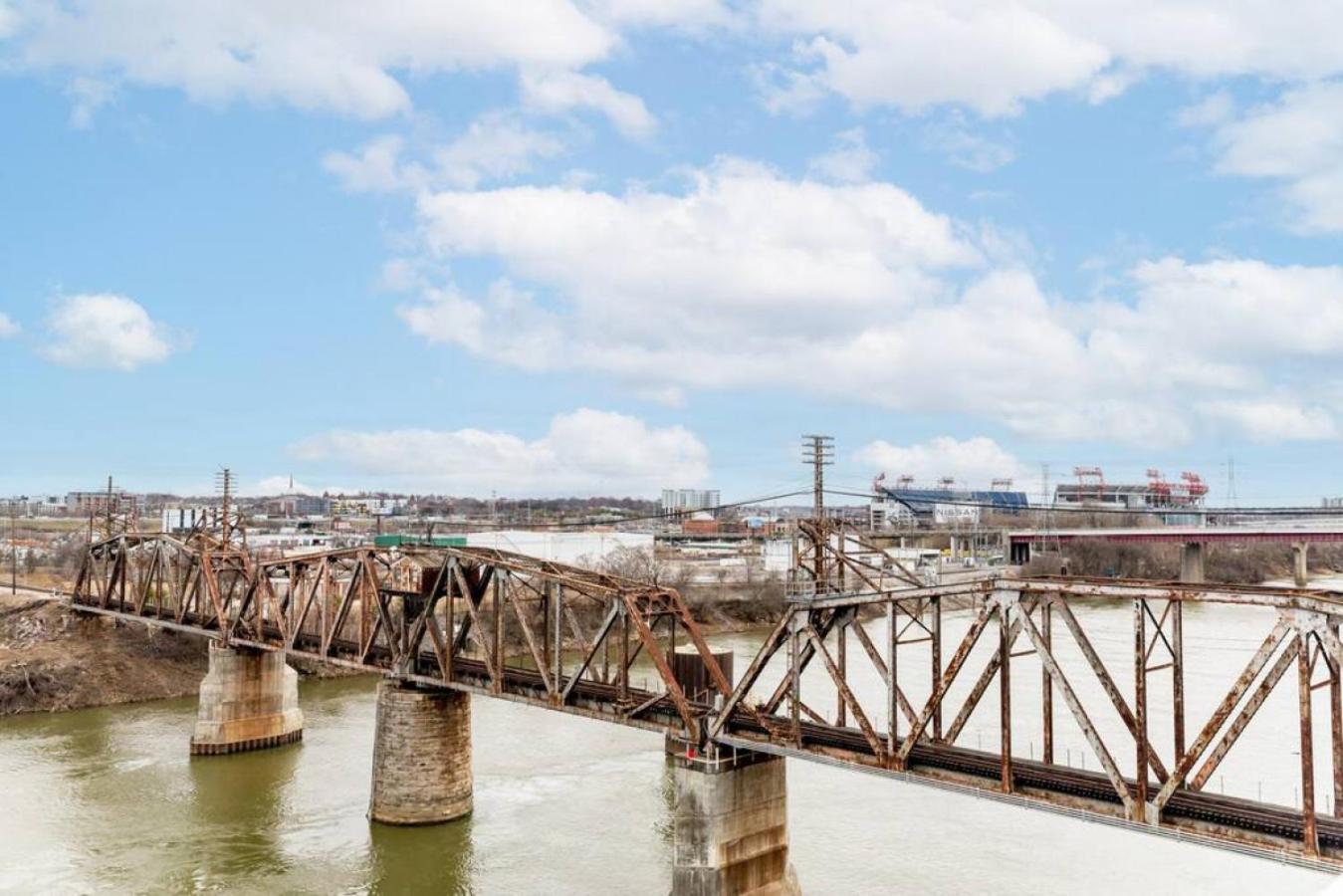 Stunning River View Condo Walk To Downtown Rooftop Patio Nashville Buitenkant foto